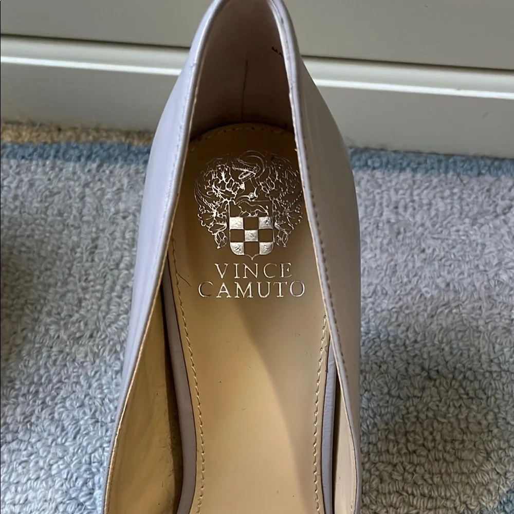 Vince Camuto Tan Pointed-Toe Heels Sleek Design - Picture 2 of 6